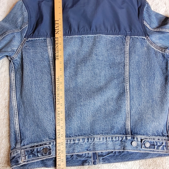 Levi’s Men’s Trucker Jacket Denim Blue Poly Block Chest Size LARGE - Picture 9 of 10